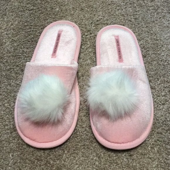 🆕VS pink slipper with Pom Pom. - Picture 1 of 3